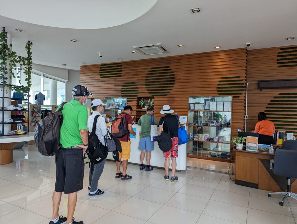 Pattaya golf club check-in people's wear