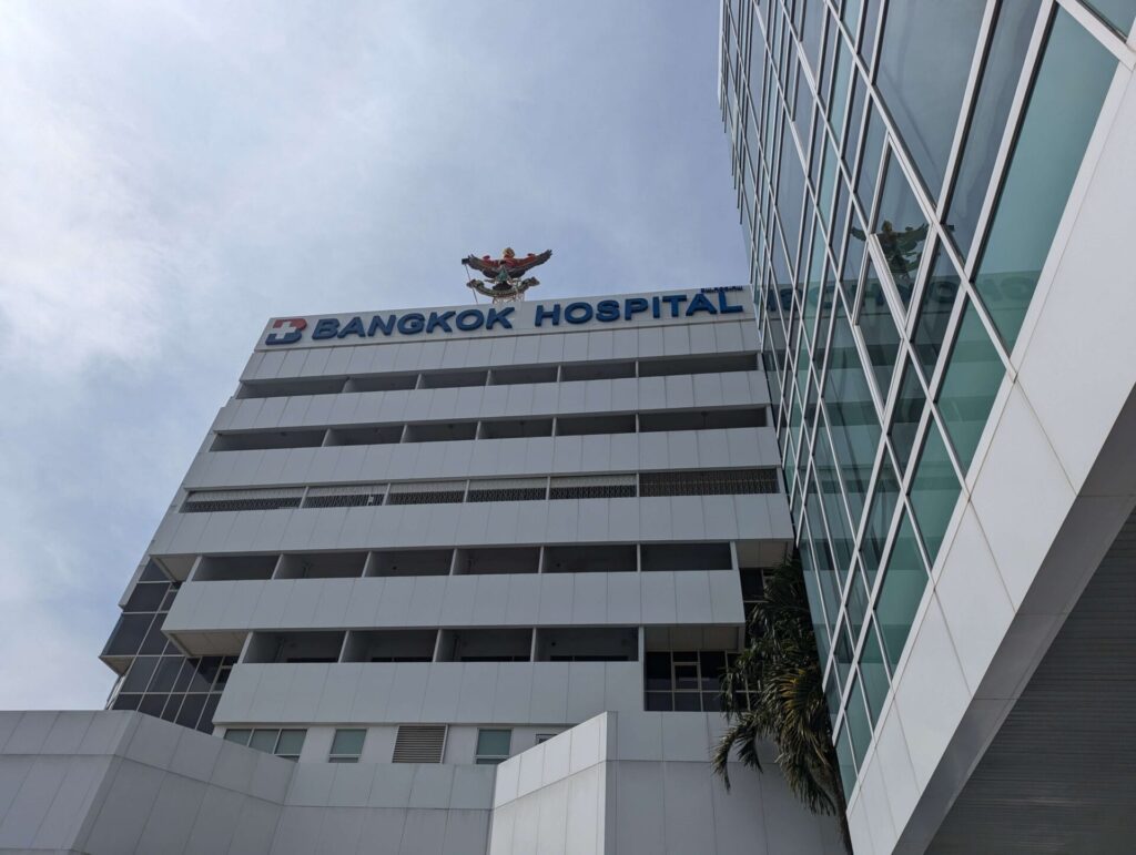 Exterior view of Bangkok Hospital Pattaya, a large modern medical facility in Pattaya