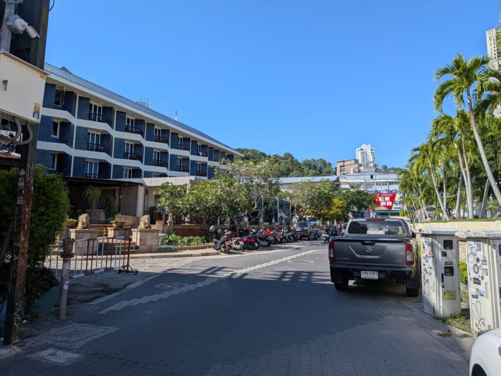 The serene daytime view of South Pattaya's hotel area near Siam Bayshore Resort, showing the large, green property and the surrounding calm street.