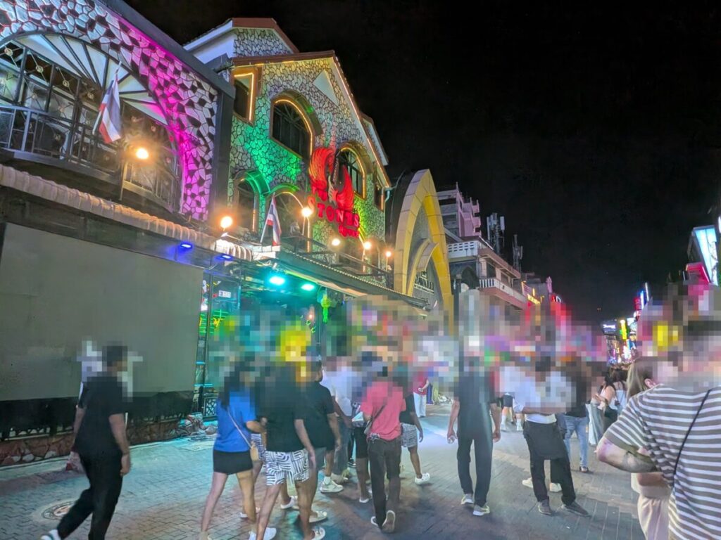 Strangers offering help with scam intention