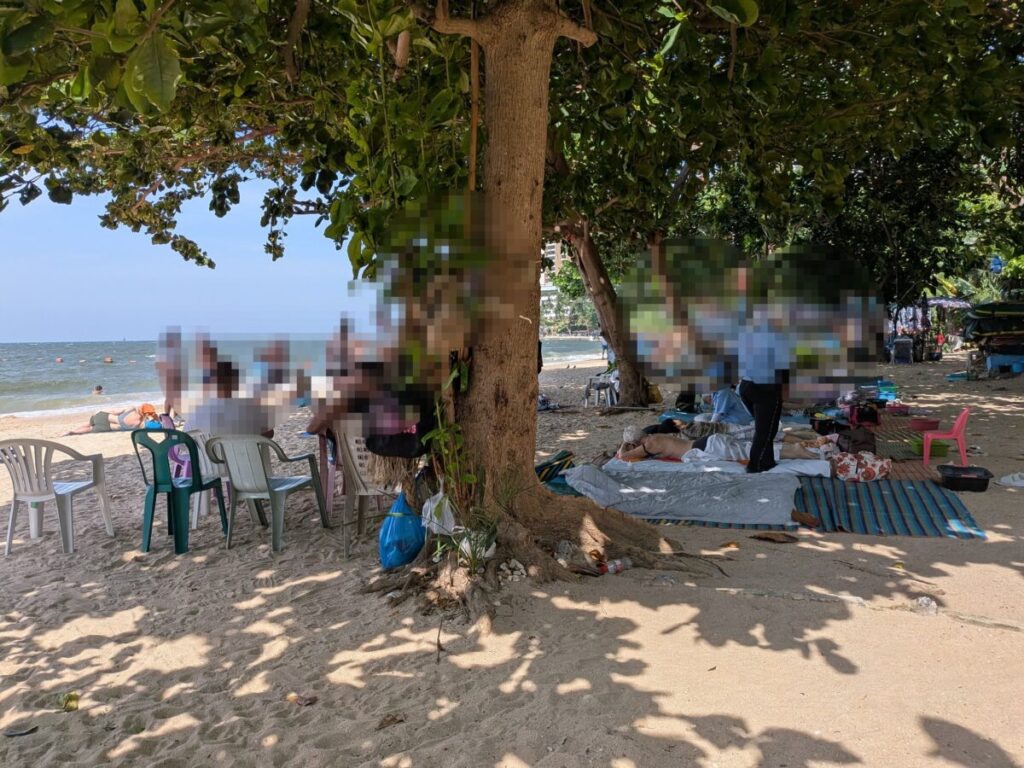 Shaded area on Cosy Beach with local massage mats and visitors relaxing