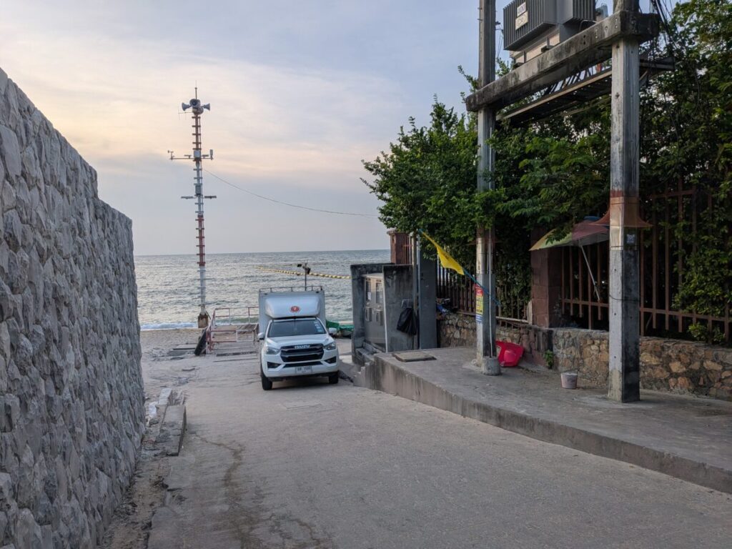 Pathway leading directly to Wong Amat Beach from Naklua 18.