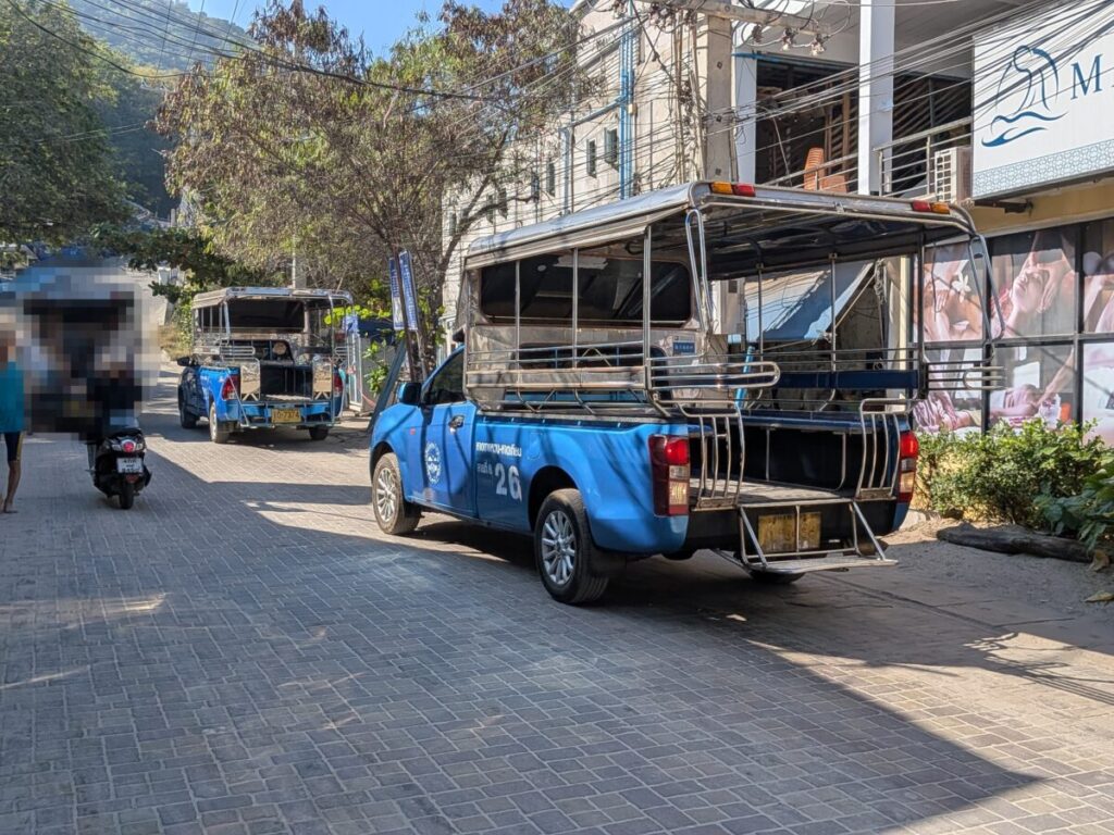 Songthaew waiting area near Tawaen Beach Pier Koh Larn