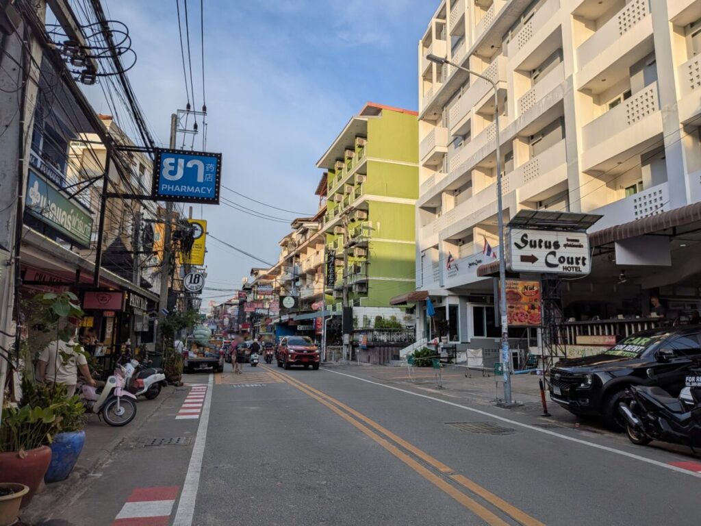 Street view of Soi Buakhao in Pattaya, known for affordable hotels and long-stay accommodation
