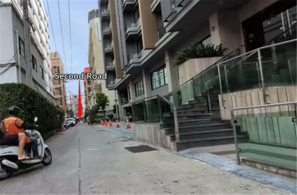 Street leading from Acqua Hotel Pattaya toward Second Road