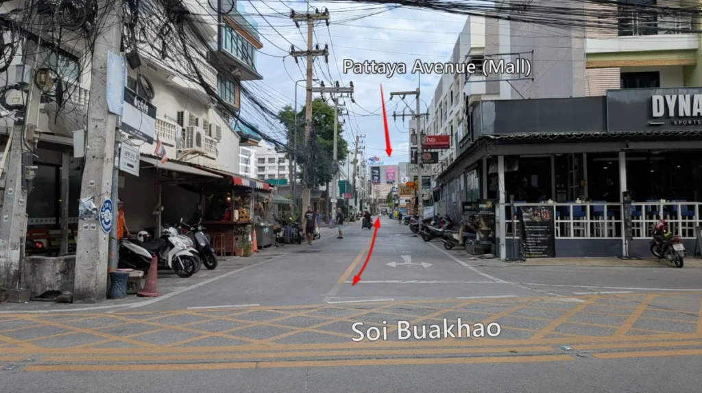 Soi Buakhao side access point of the Pattaya Avenue Walkthrough route.